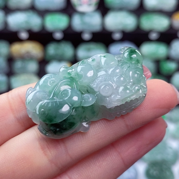 翡翠颈饰未镶嵌天然