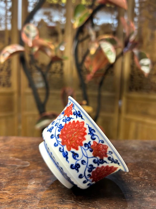 青花釉里红马蹄一束莲（薄胎）