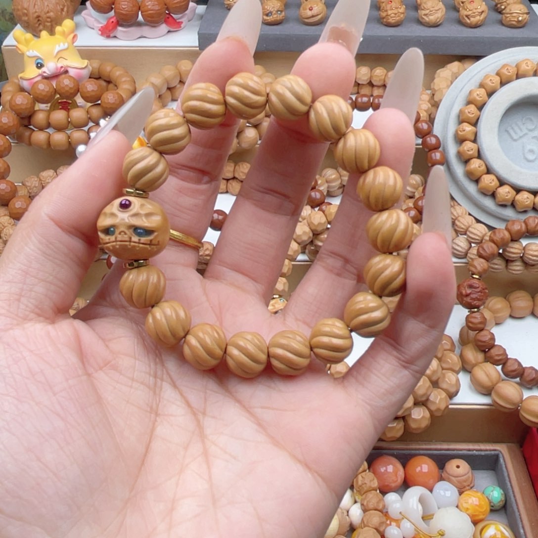 猴头核桃手串?***衿扭转乾坤