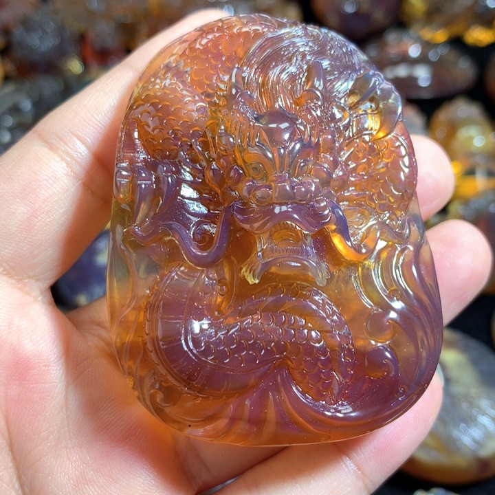 琥珀颈饰未镶嵌龙牌
