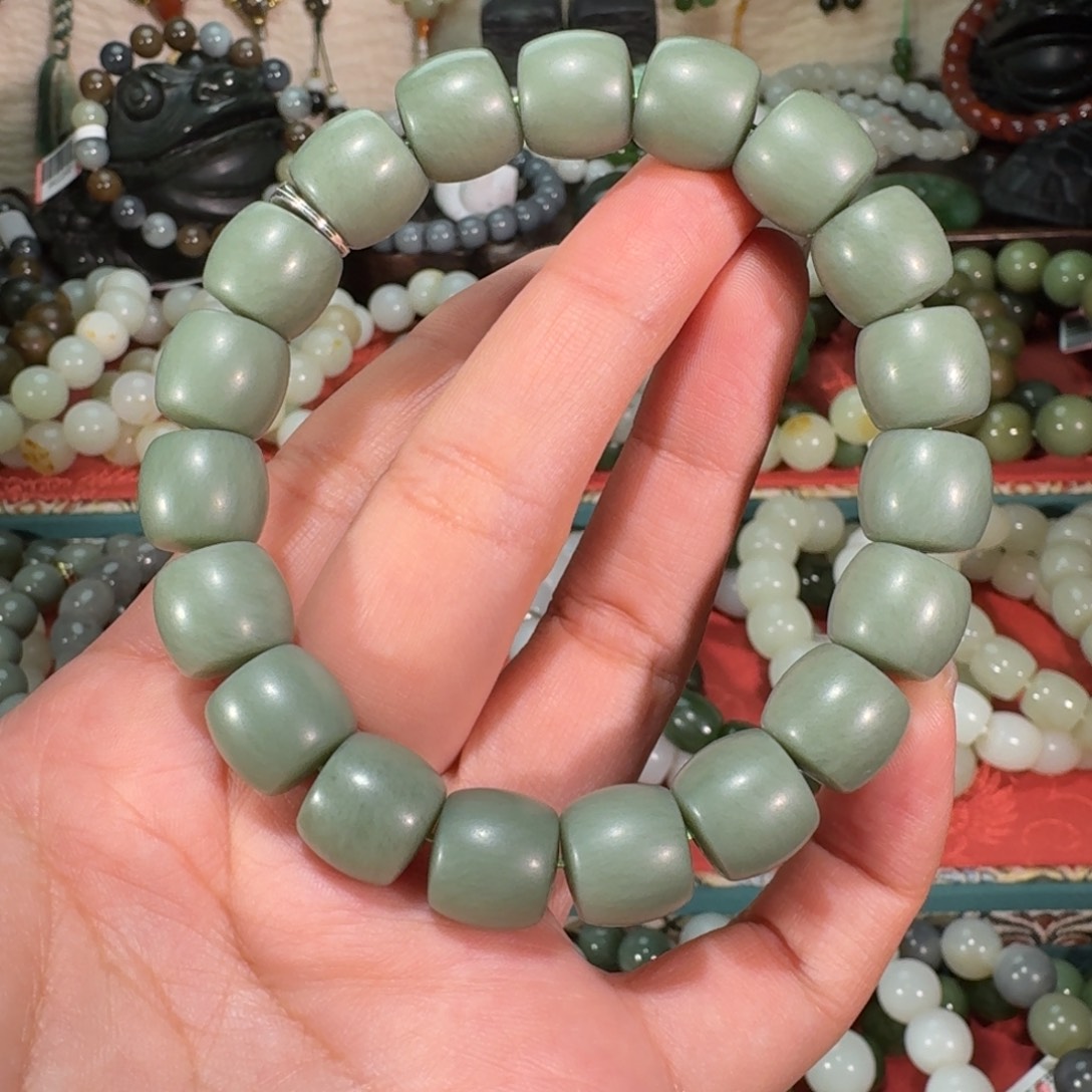 已***春和田玉未镶嵌手链