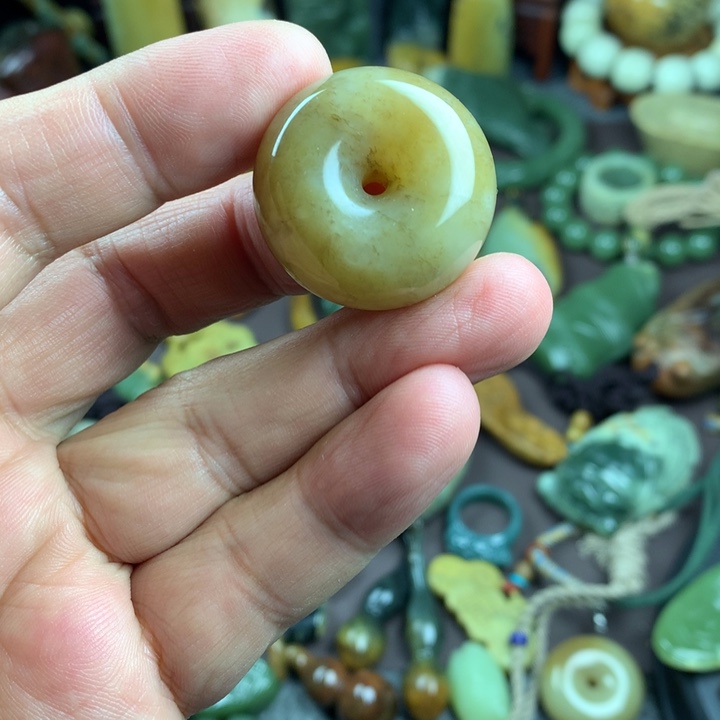 吊坠(赠链)未镶嵌岫岩老玉（透闪石质玉）