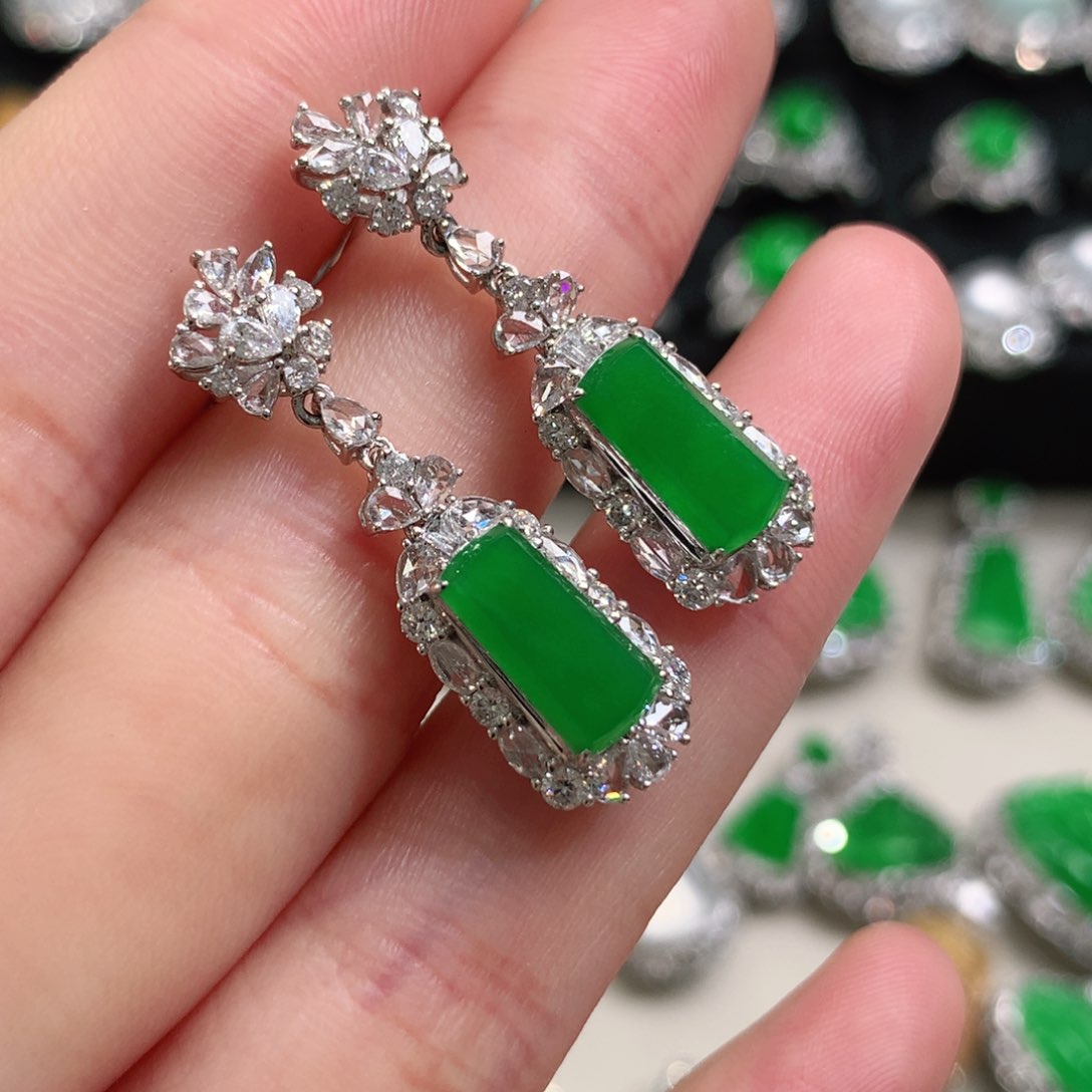 颈饰18K金镶嵌翡翠无事牌耳坠