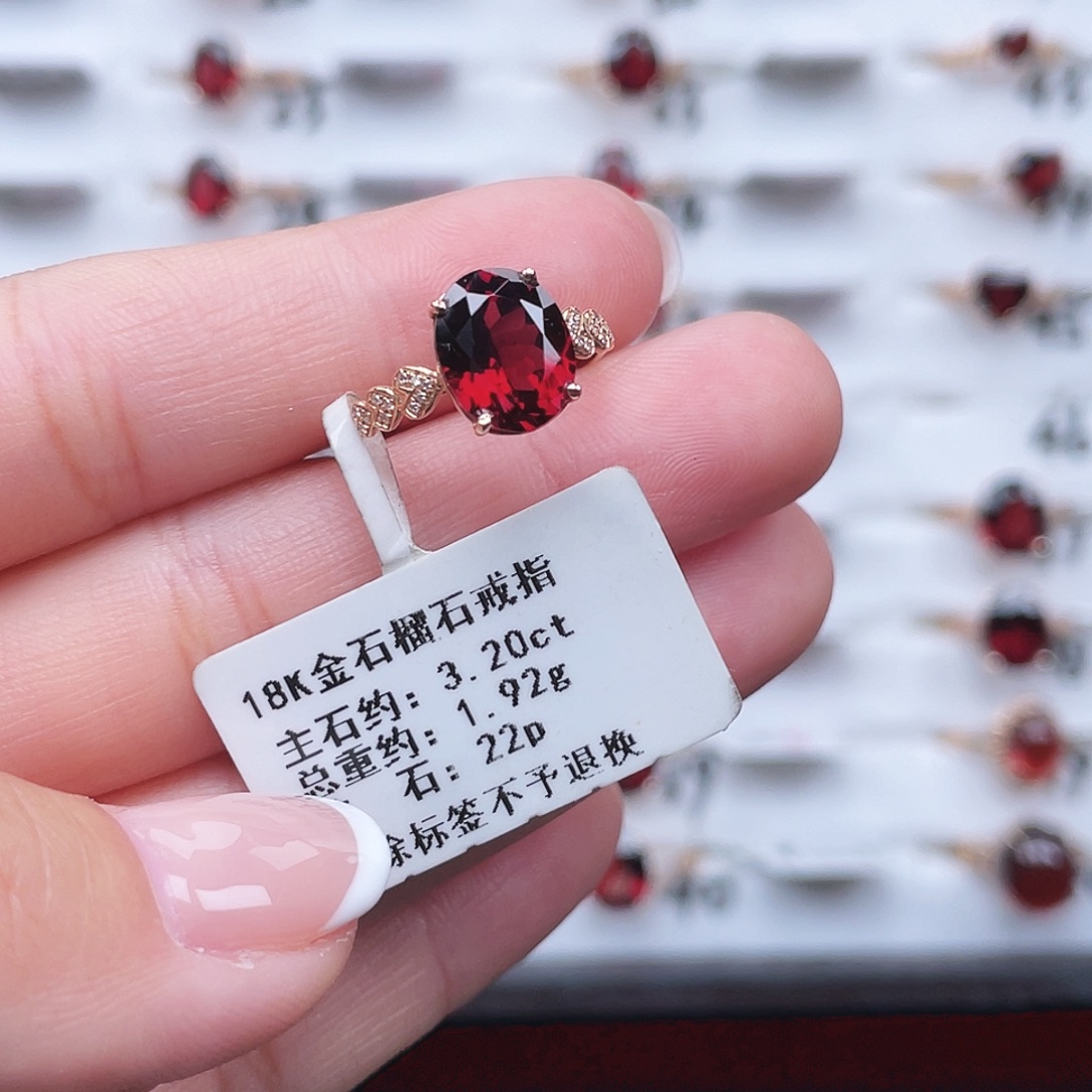 石榴石18K金镶嵌戒指