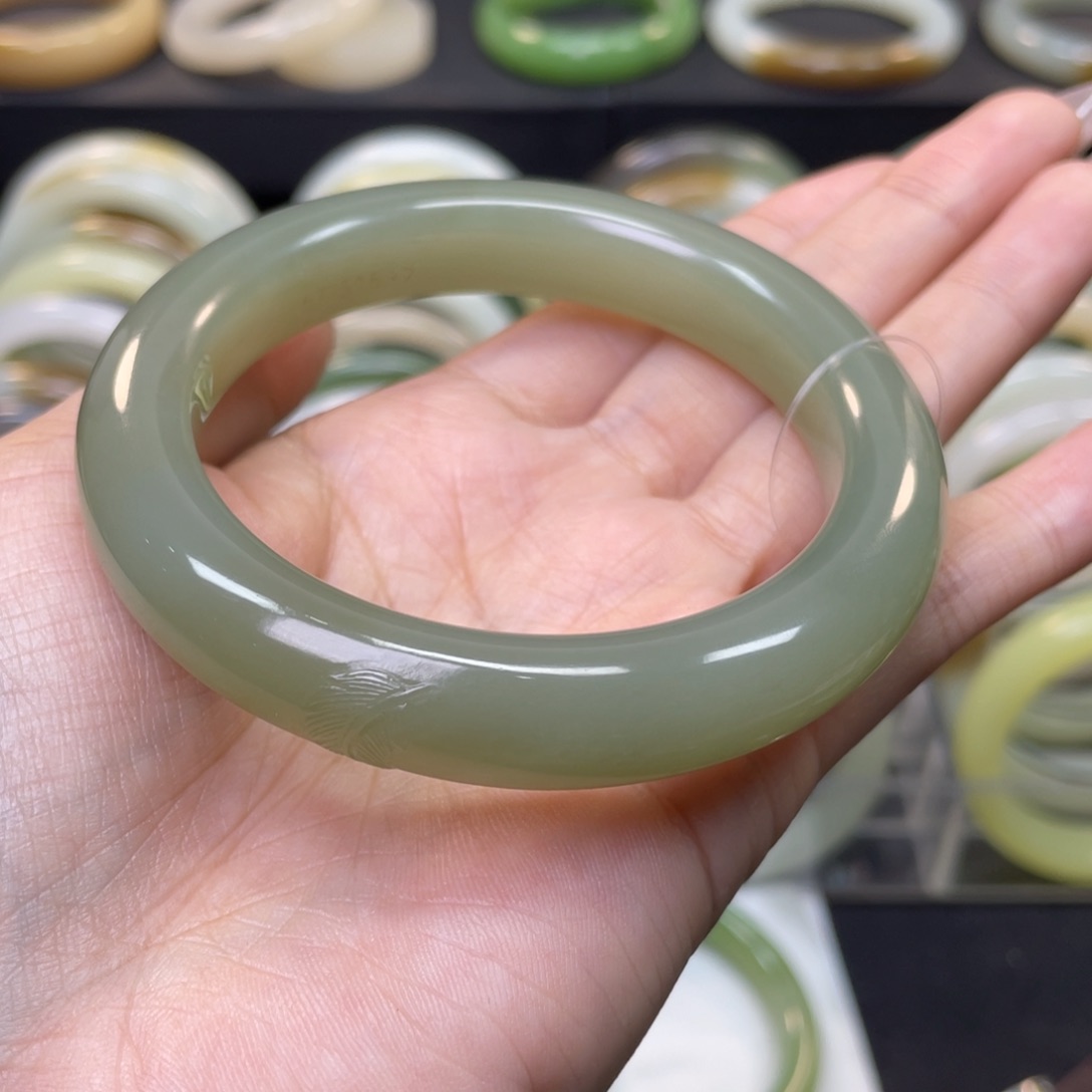 和田玉手镯57未镶嵌