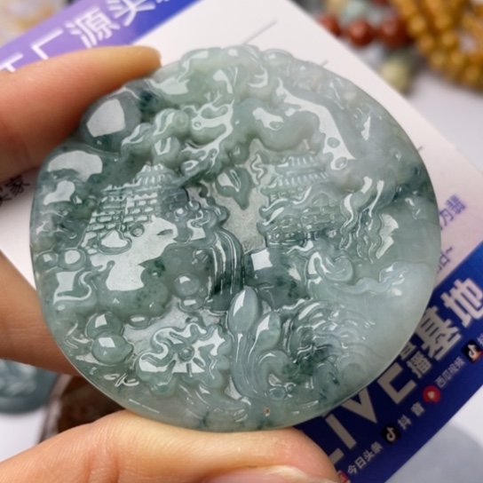 翡翠颈饰未镶嵌翡翠