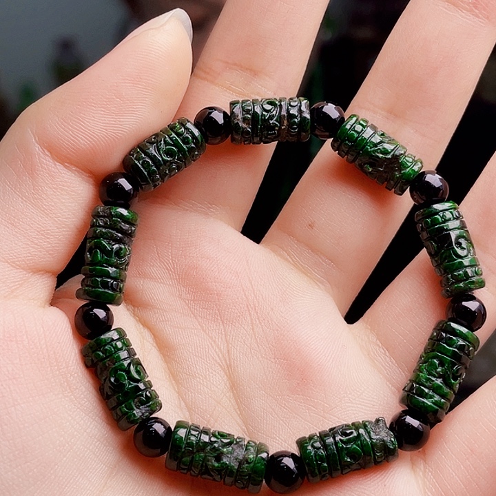 翡翠未镶嵌颈饰多样性