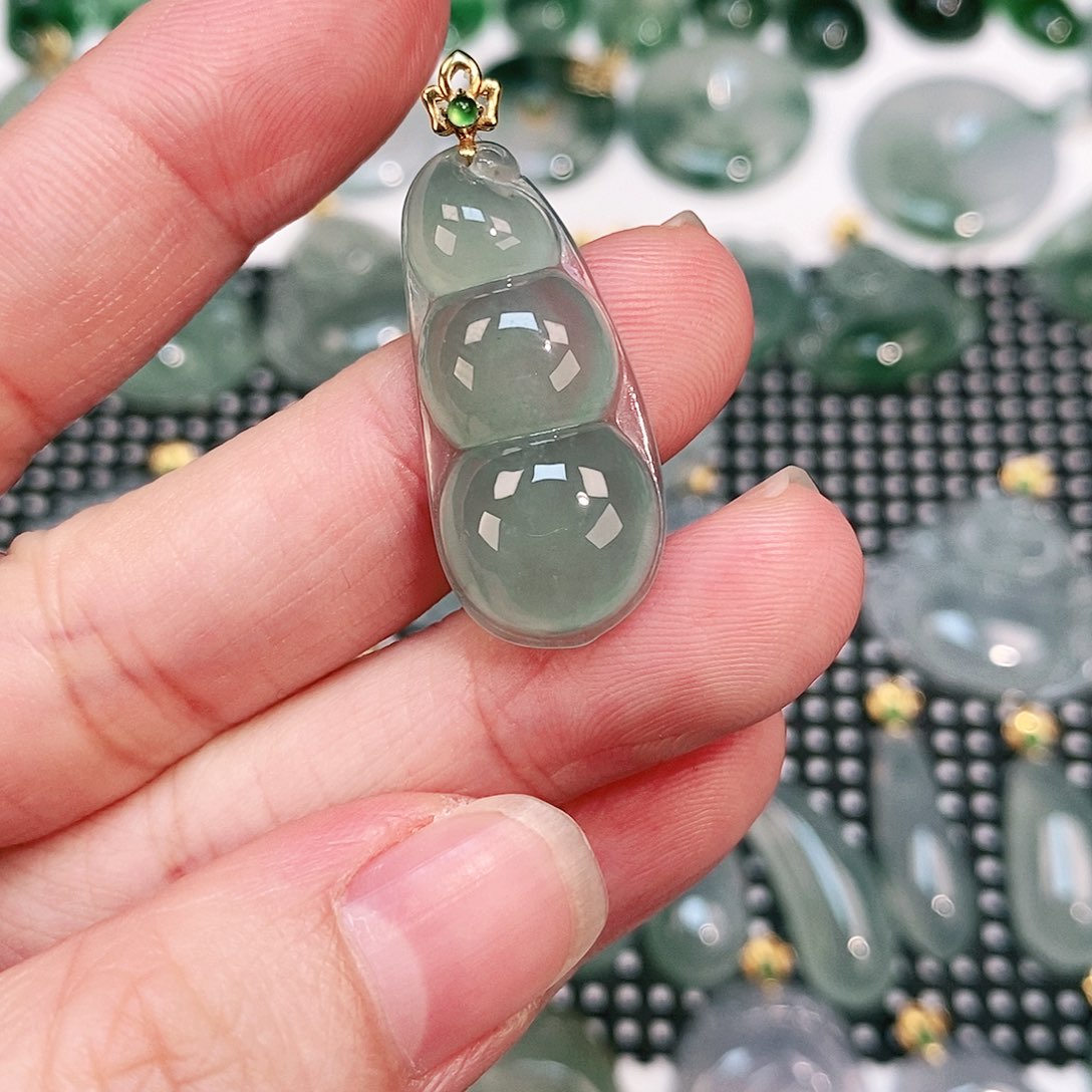 翡翠颈饰18K金镶嵌吊坠