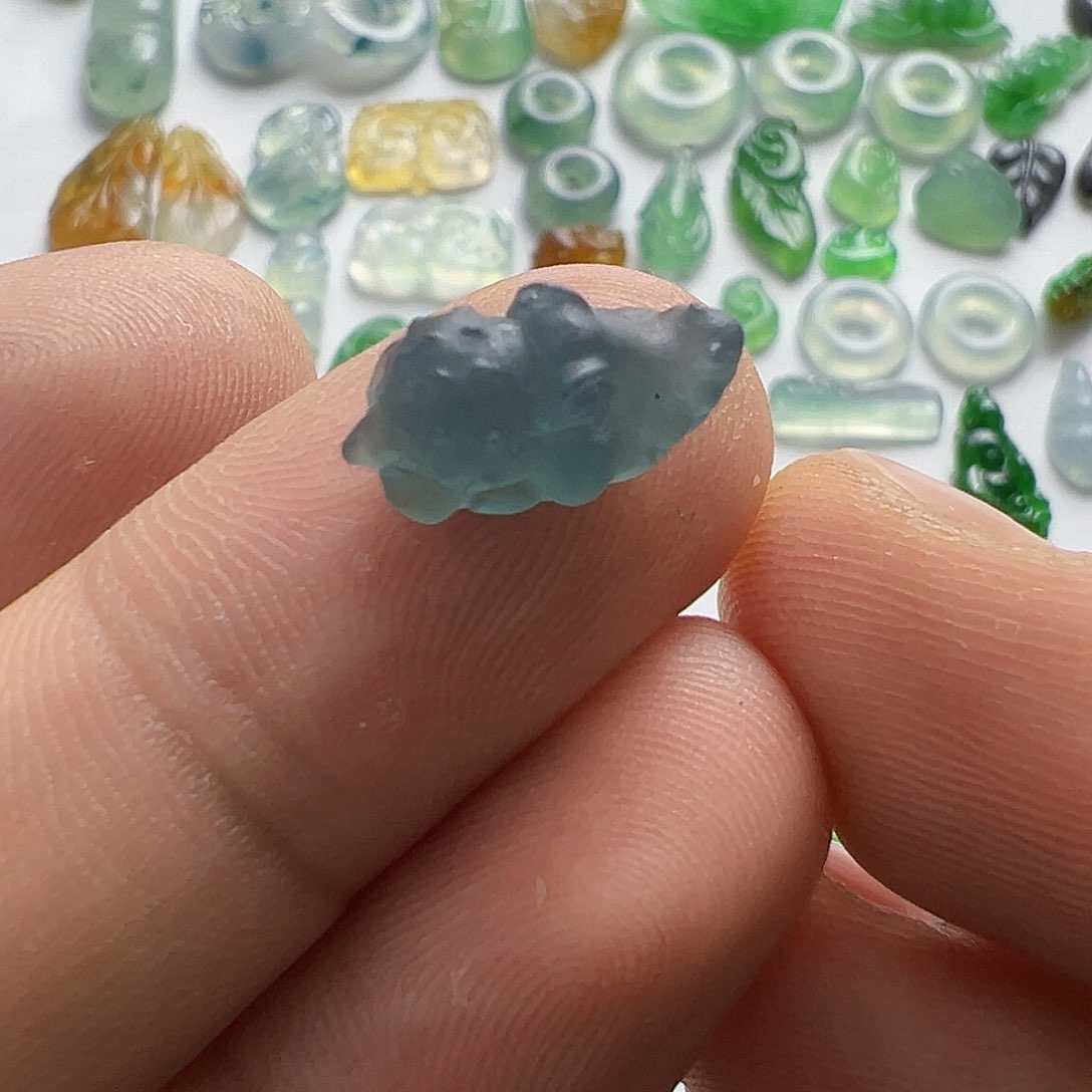 定制翡翠未镶嵌鳄鱼