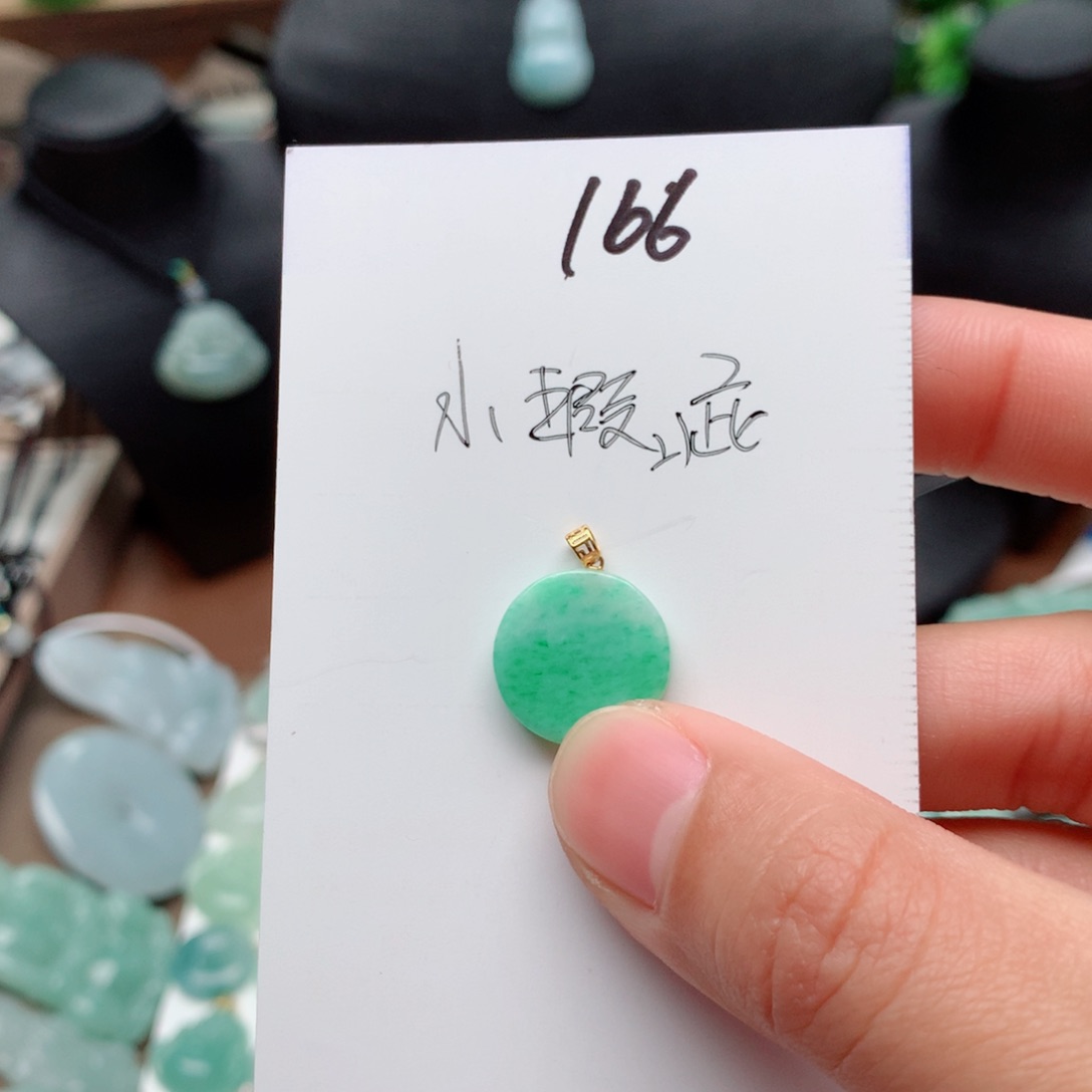 翡翠颈饰18K金镶嵌吊坠