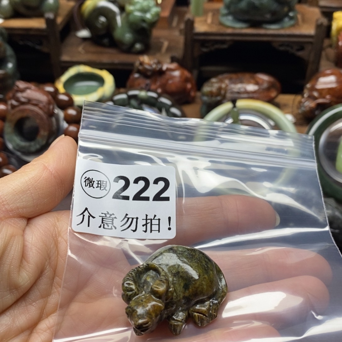 未镶嵌岫岩河磨玉（透闪石质玉）把件