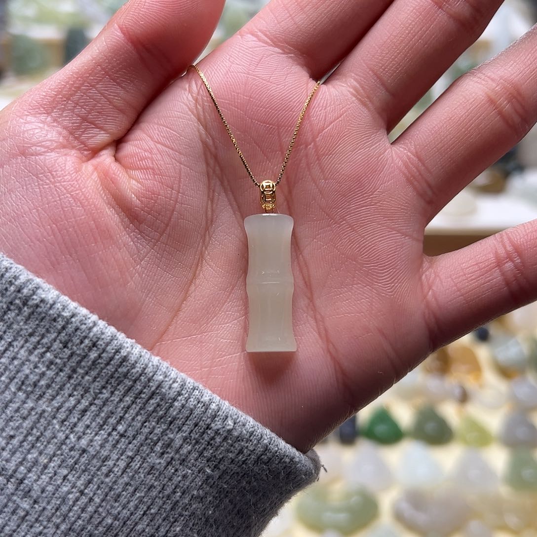 和田玉吊坠(赠链)18K金镶嵌