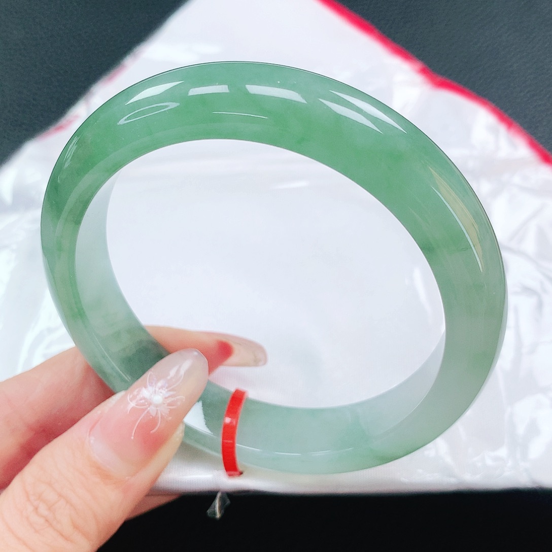 翡翠手镯未镶嵌58圈