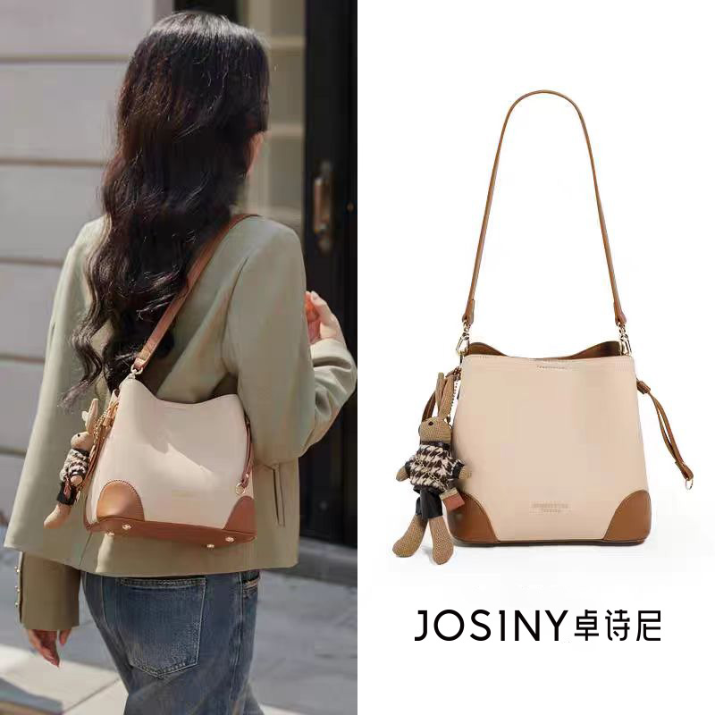卓诗尼2025新款女包大容量水桶包秋冬单肩斜挎包通勤腋下包