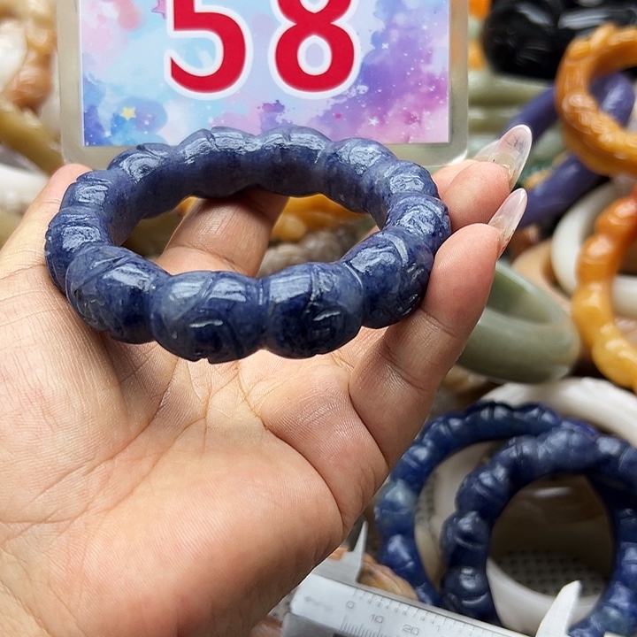 未镶嵌手镯石英岩玉