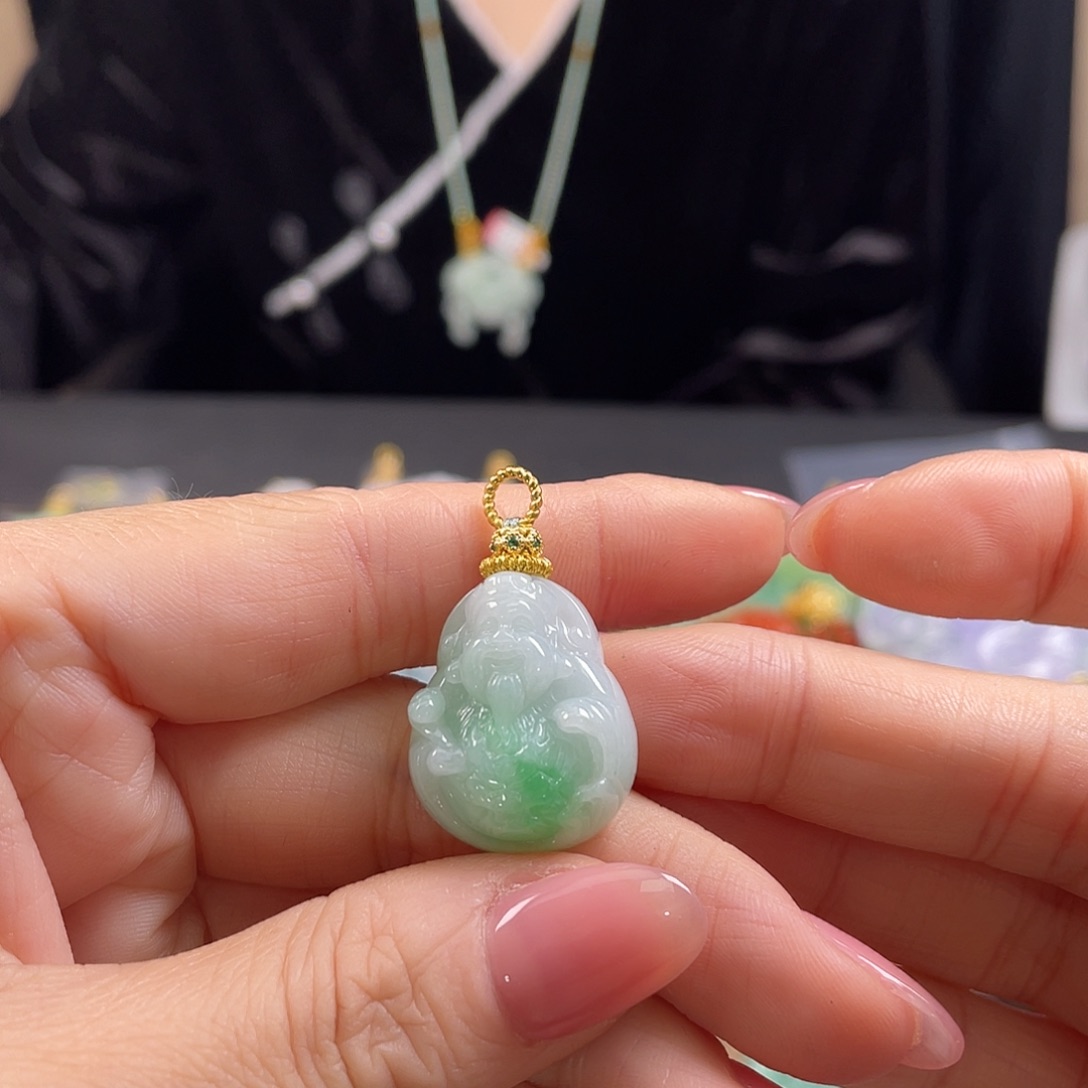 翡翠未镶嵌颈饰待编织