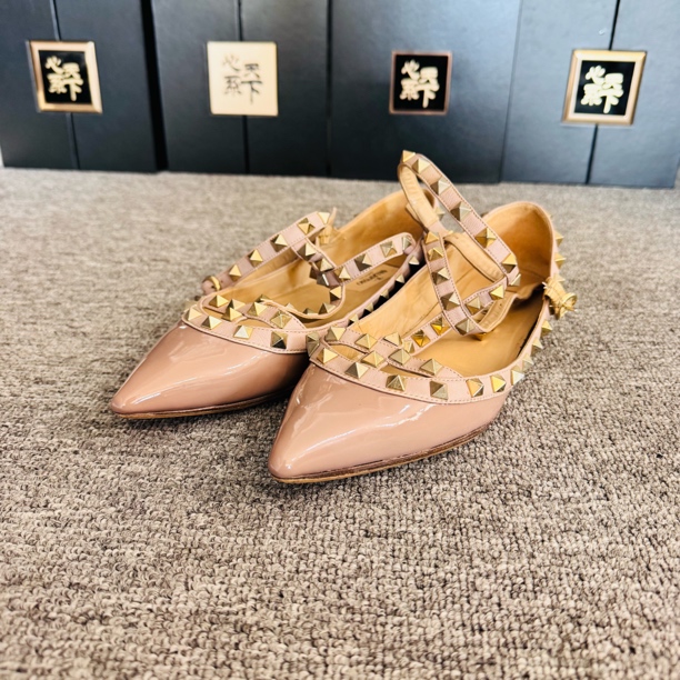 95新 Valentino/华伦天奴 裸色铆钉平底鞋37.5码ysc3134