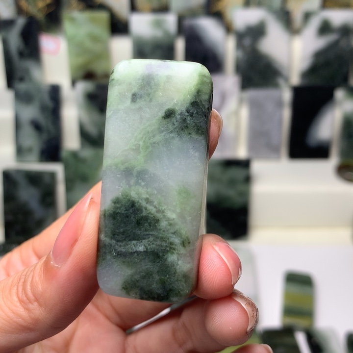 独山玉颈饰未镶嵌