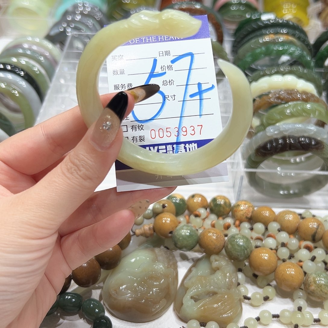 岫岩老玉（透闪石质玉）手镯未镶嵌