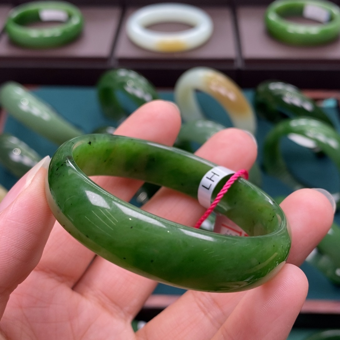 和田玉（碧玉）未镶嵌手镯