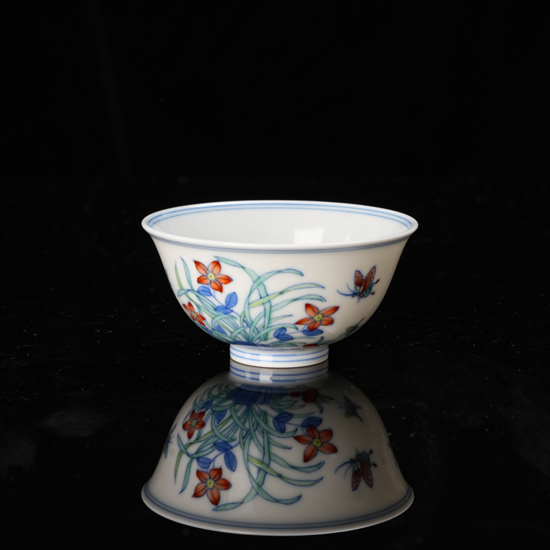 青花斗彩兰草主人杯