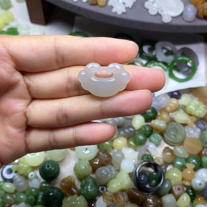 和田玉未镶嵌挂件