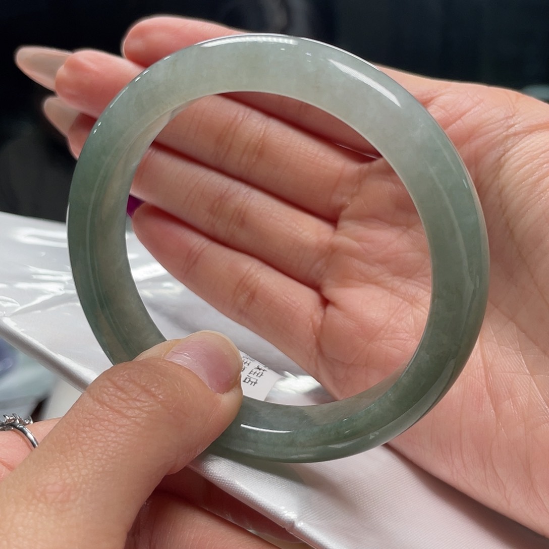 翡翠手镯未镶嵌翡翠手镯