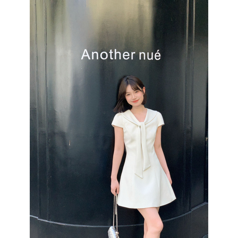 现货【律政佳人】夏日气质设计扭结领时尚收腰修身显瘦连衣裙