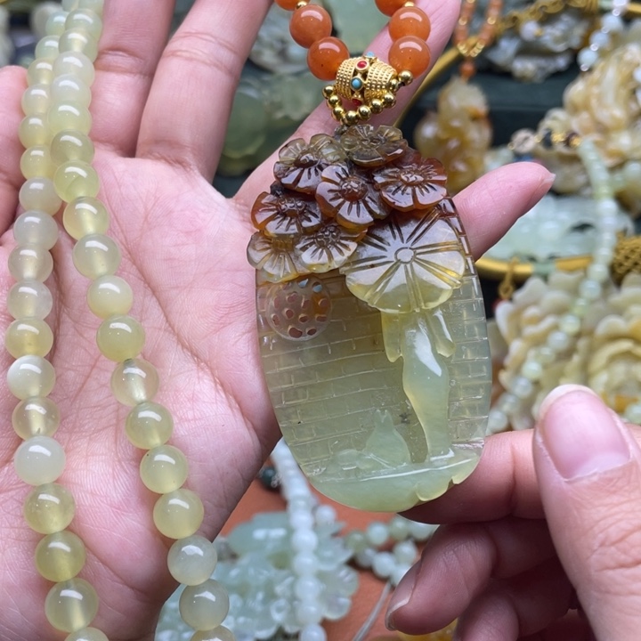 蛇纹石玉吊坠合金