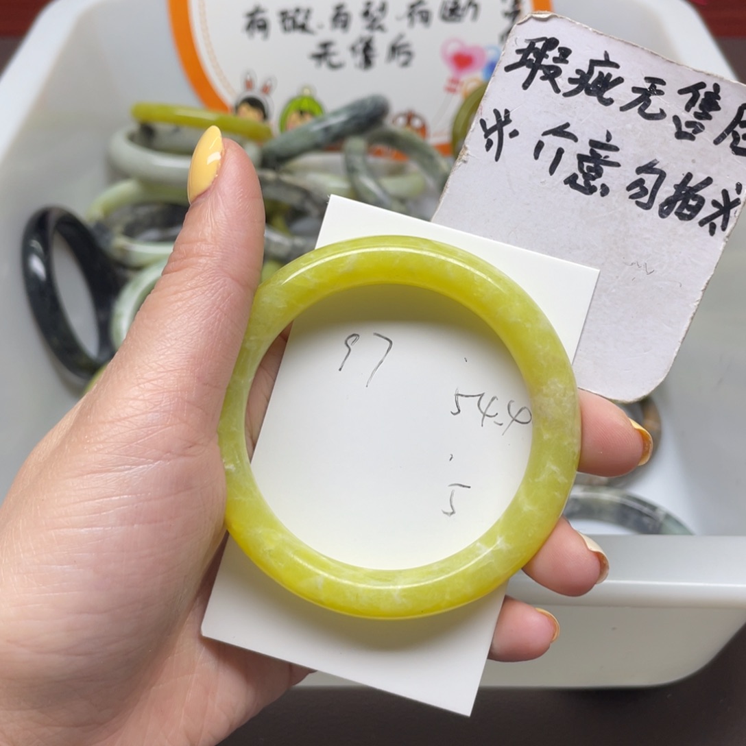 蛇纹石玉手镯未镶嵌