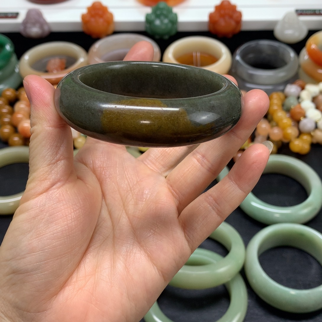 石英质玉未镶嵌手镯