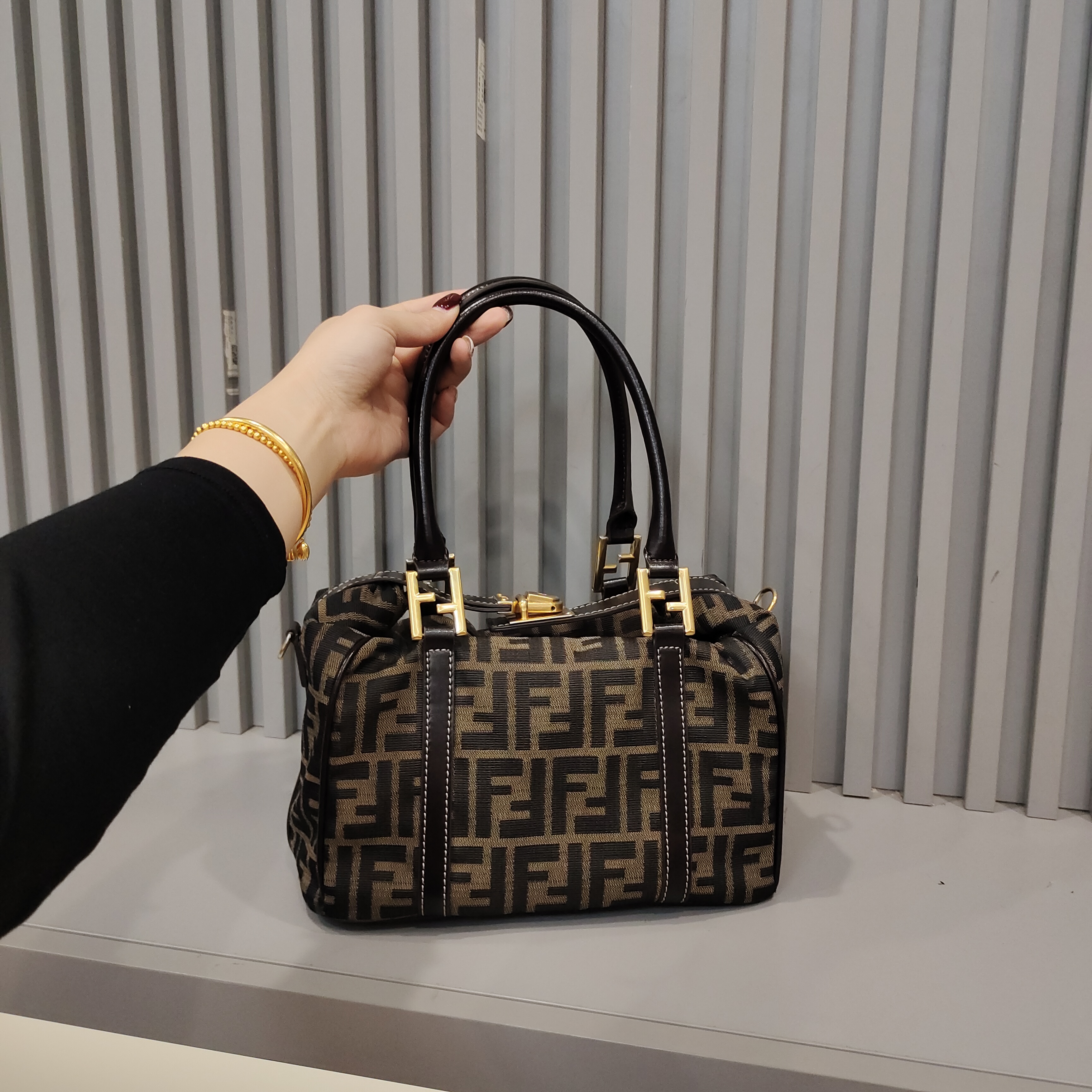 95新 FENDI/芬迪 兔兔奢欣欣/芬迪手提大饭盒/241214046