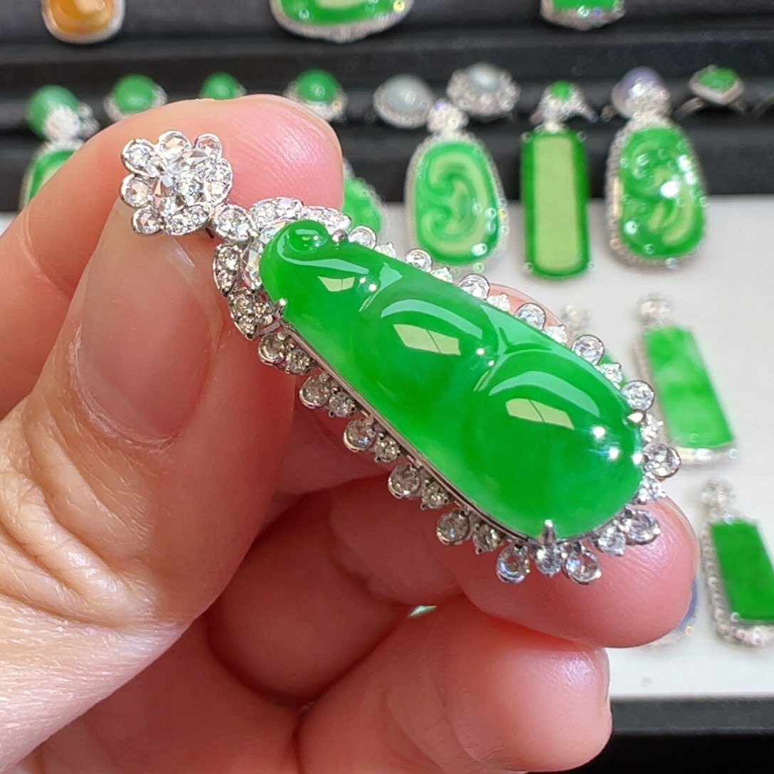 翡翠吊坠(不含链)18K金镶嵌