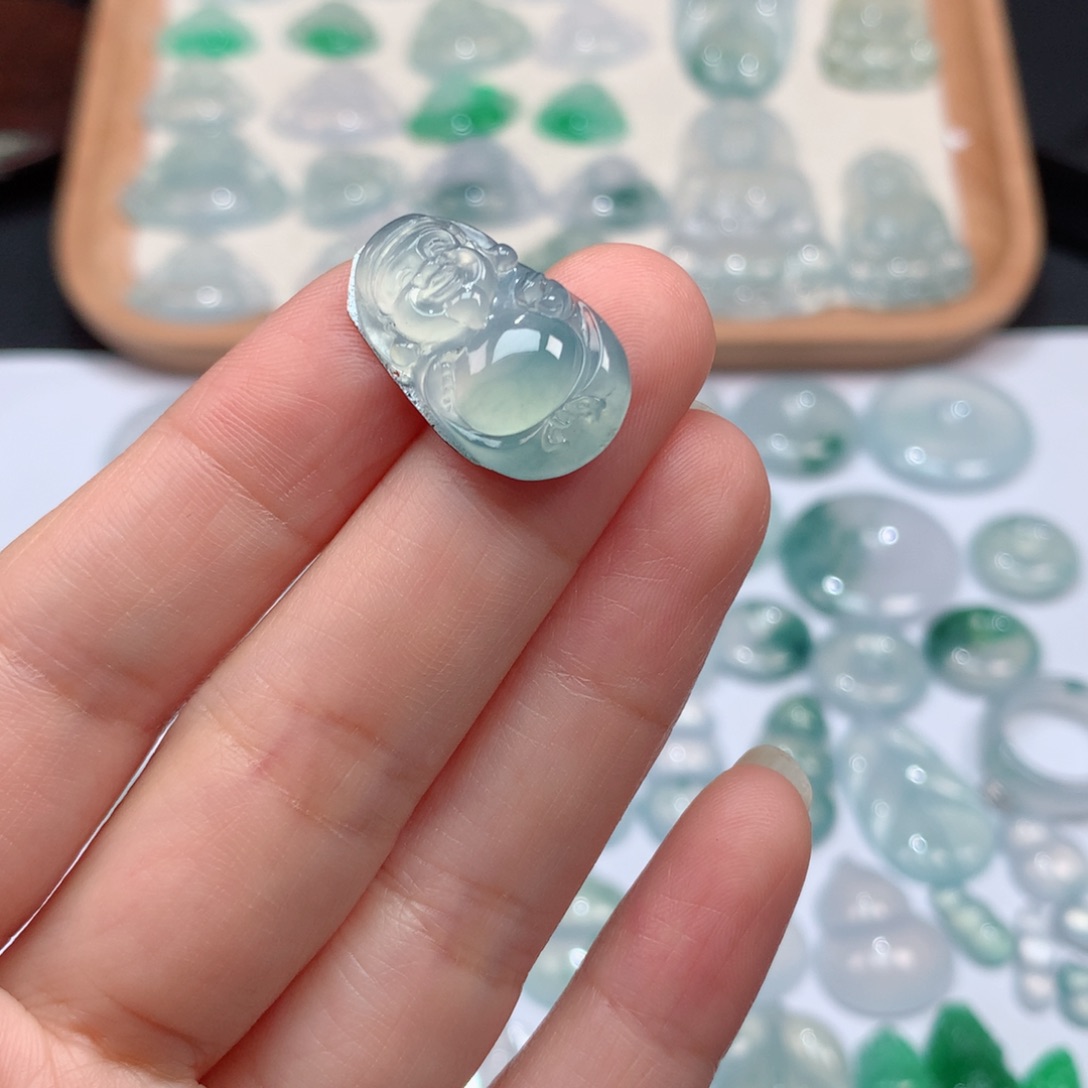 翡翠颈饰未镶嵌?****冰种小财爷