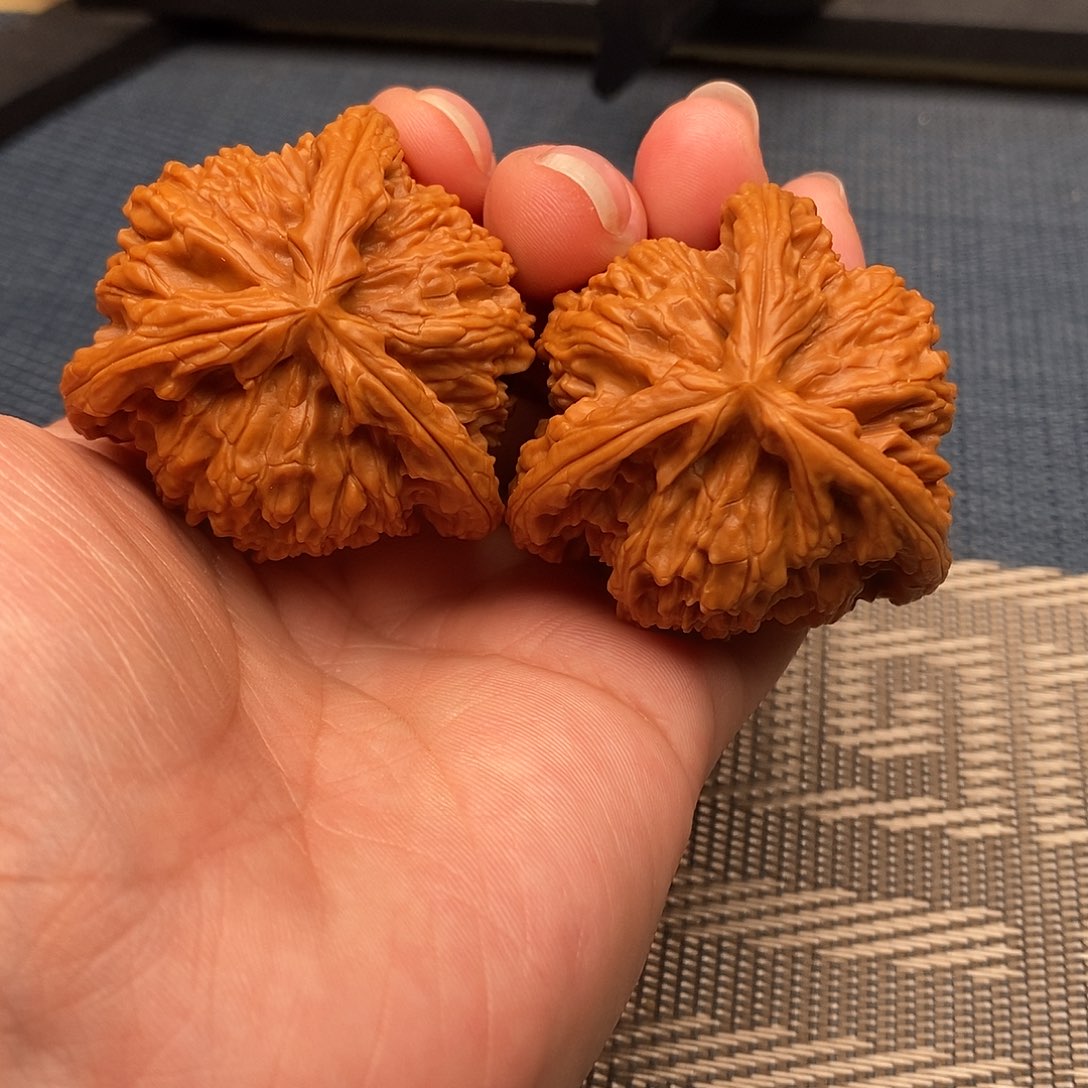 辉***吊坠文玩核桃三棱