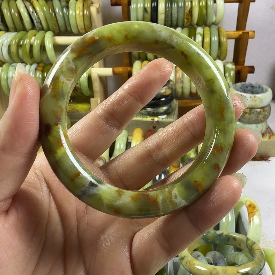 这***夫蛇纹石玉未镶嵌手镯