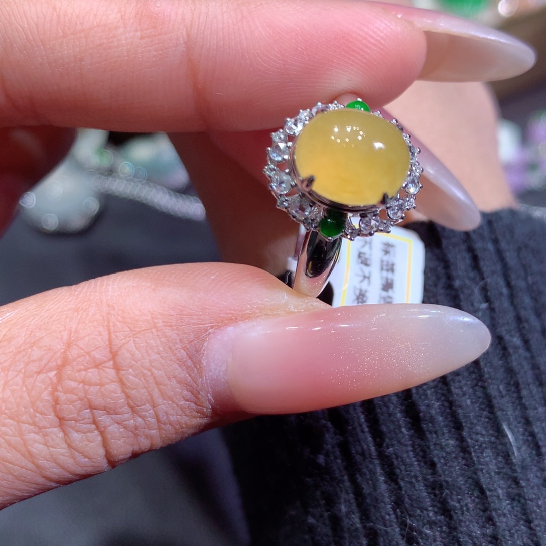 翡翠戒指18K金镶嵌翡翠