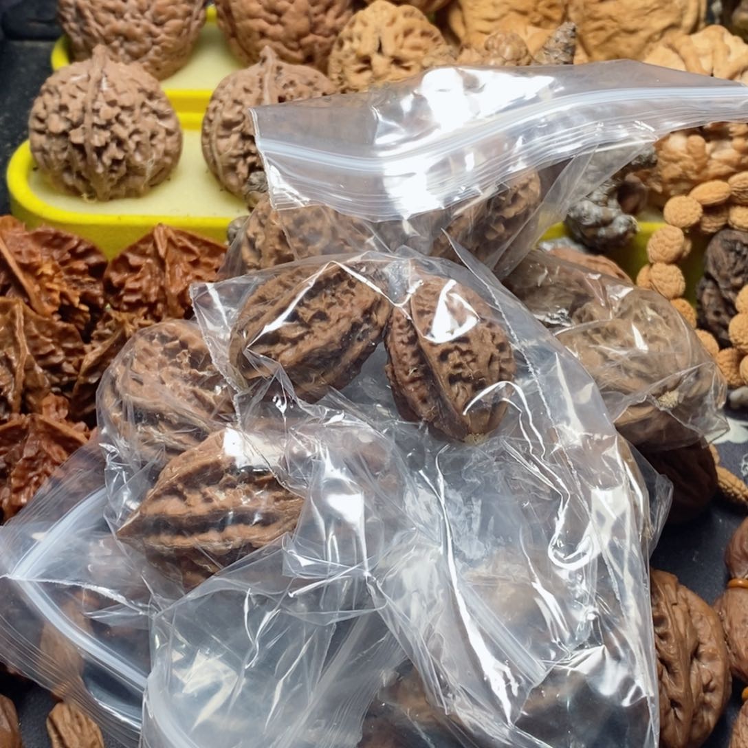 文玩核桃吊坠瑕疵8