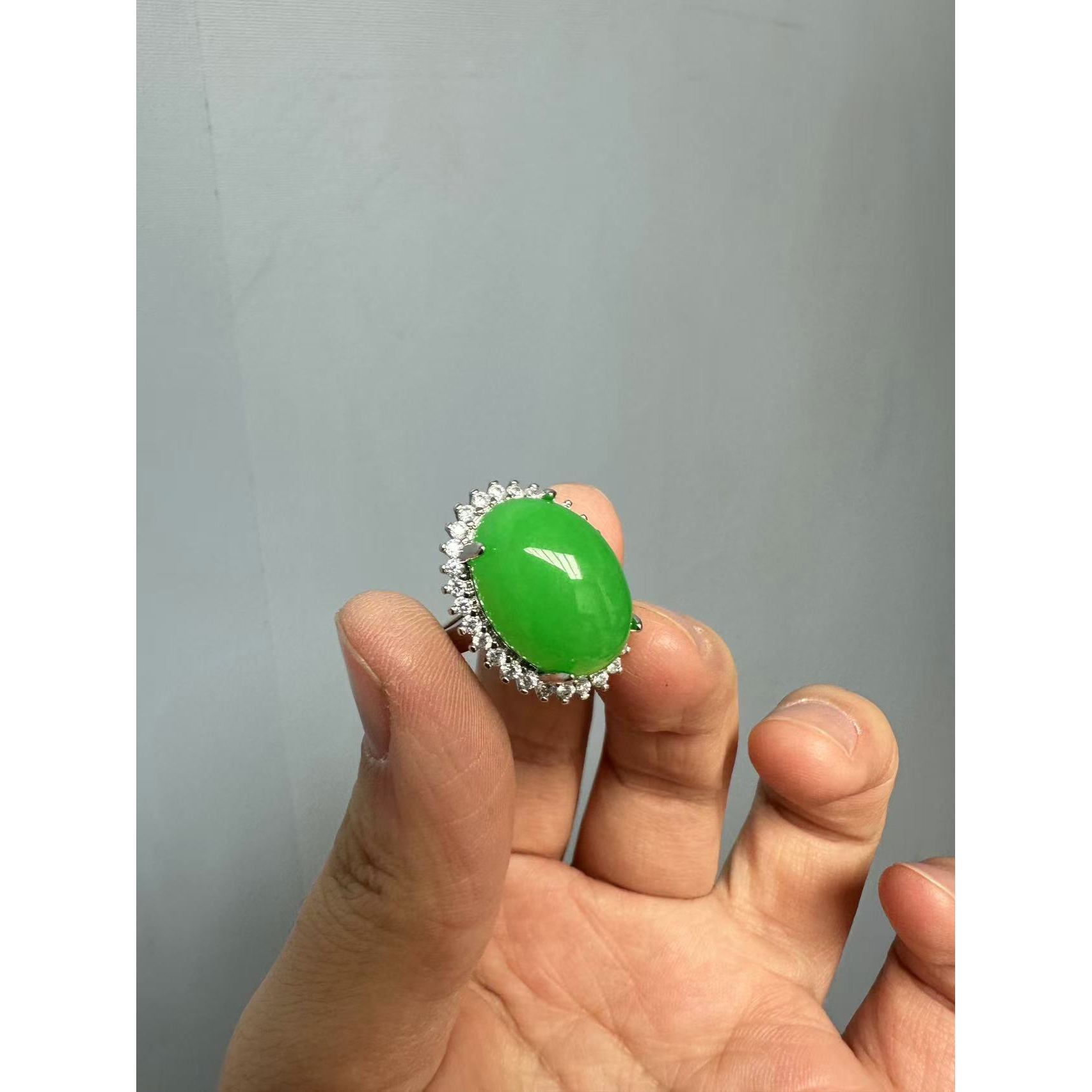 翡翠阳绿s925四爪太阳花大蛋面戒指