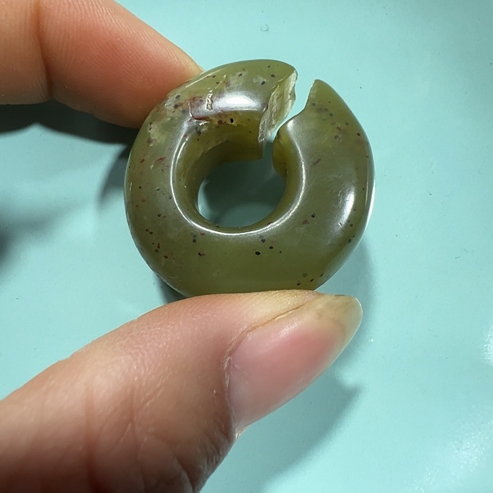 透闪石质玉未镶嵌挂件