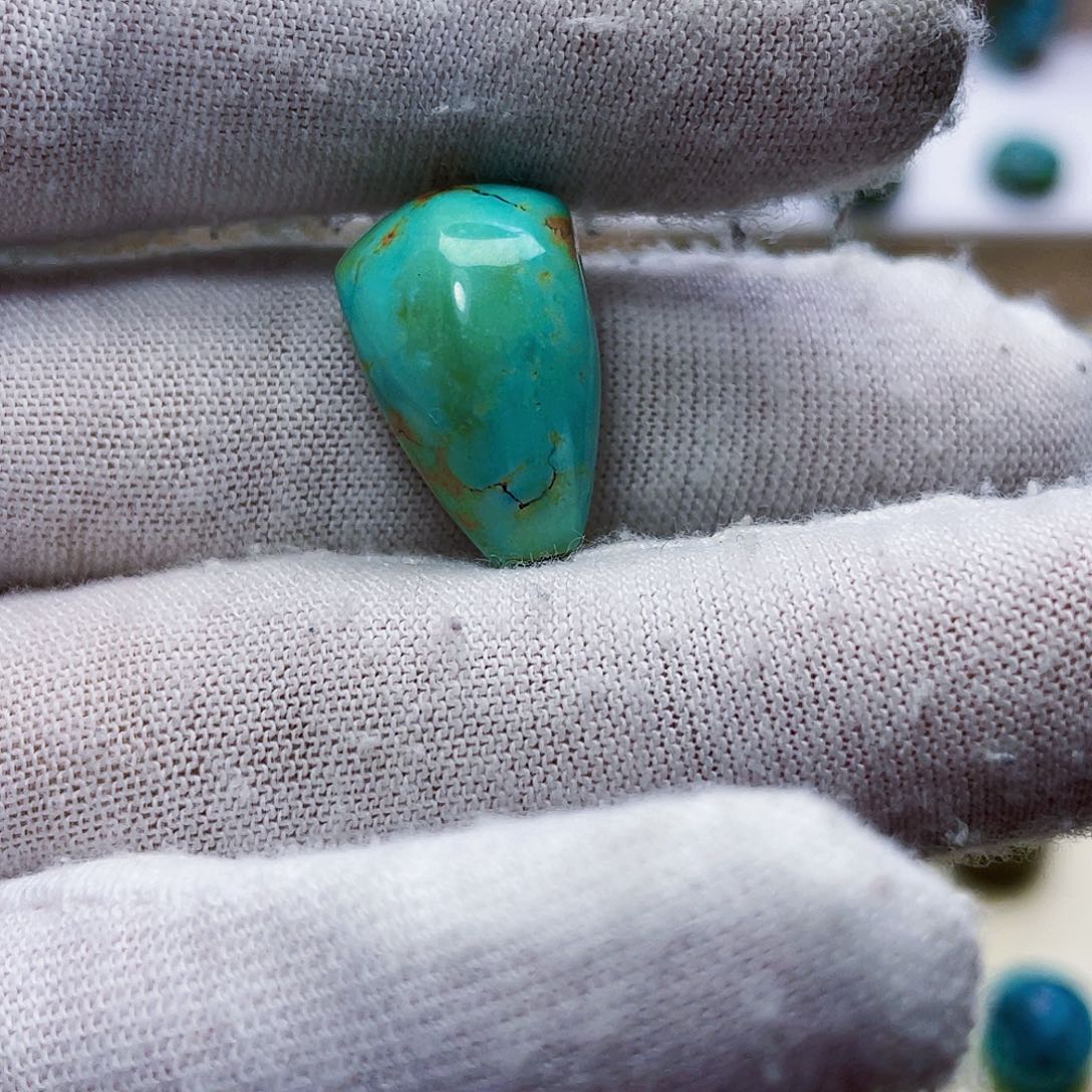 绿松石未镶嵌饰品