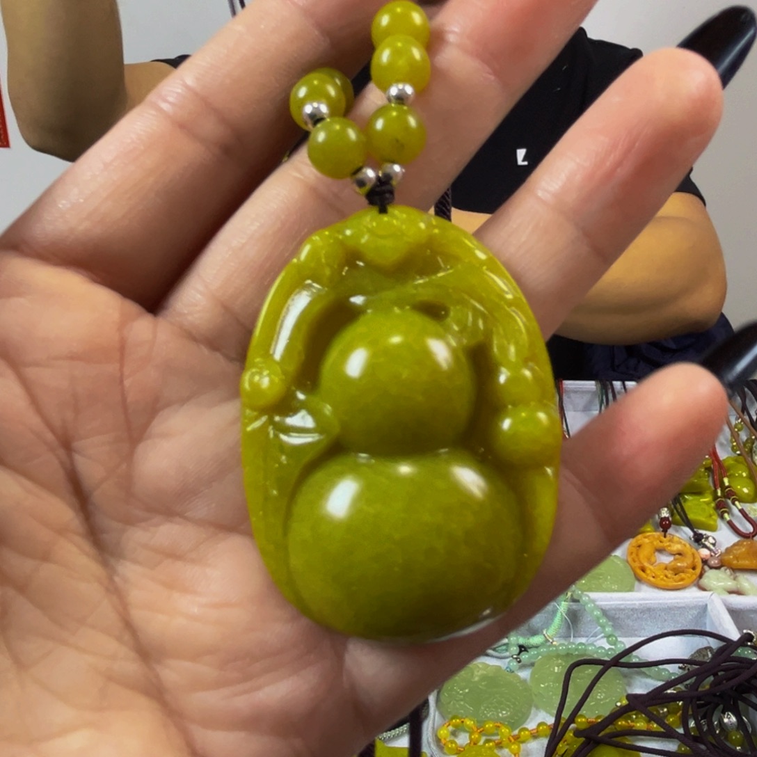 蛇纹石玉未镶嵌颈饰
