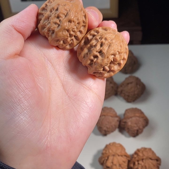 文玩核桃吊坠野狼