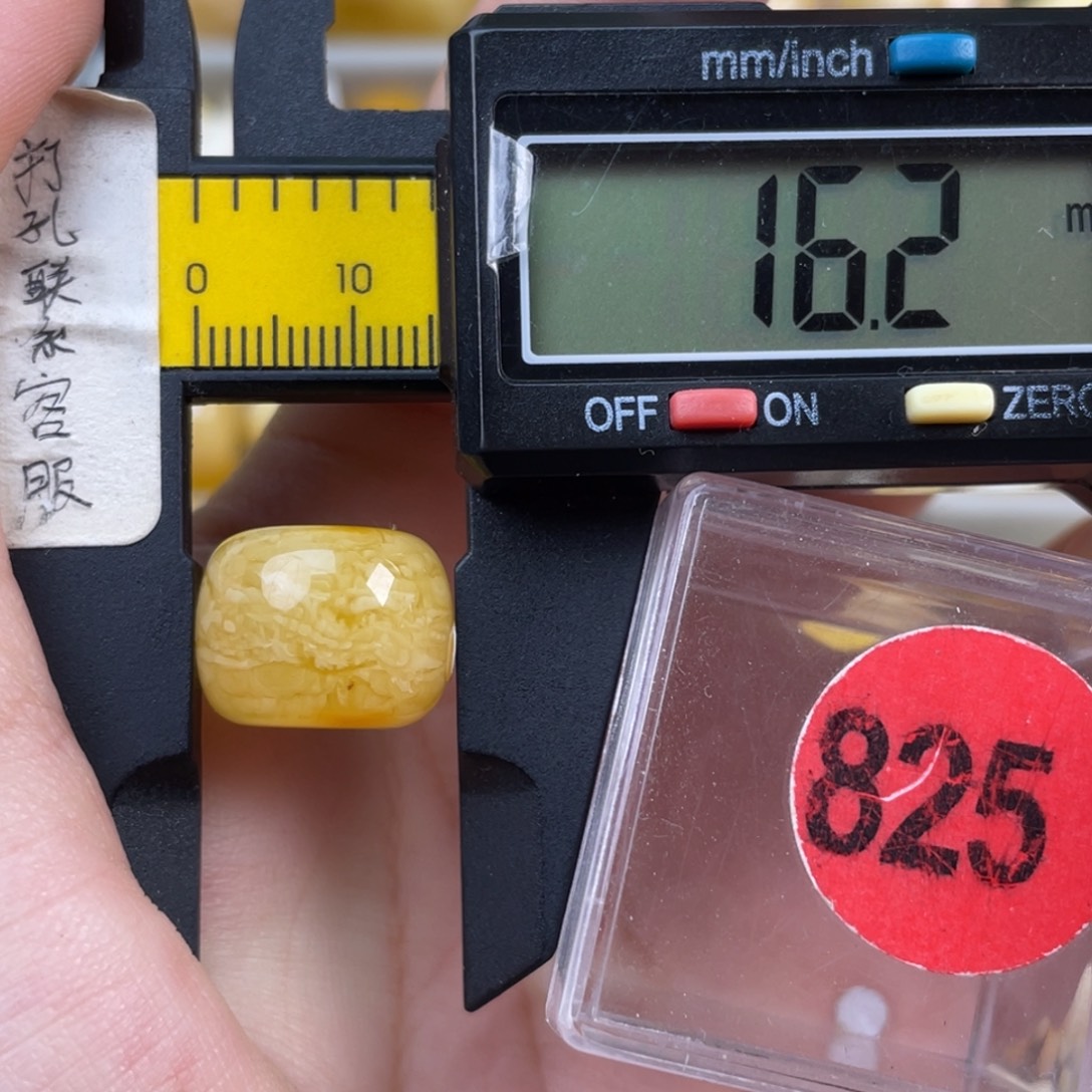 蜜蜡未镶嵌珠宝奇石瑕疵