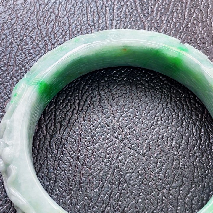 翡翠未镶嵌颈饰多样性