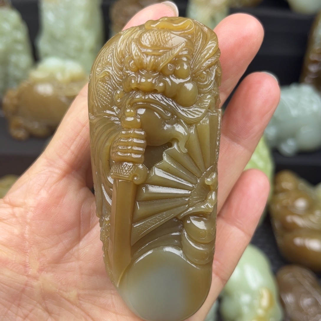 和田玉未镶嵌把件