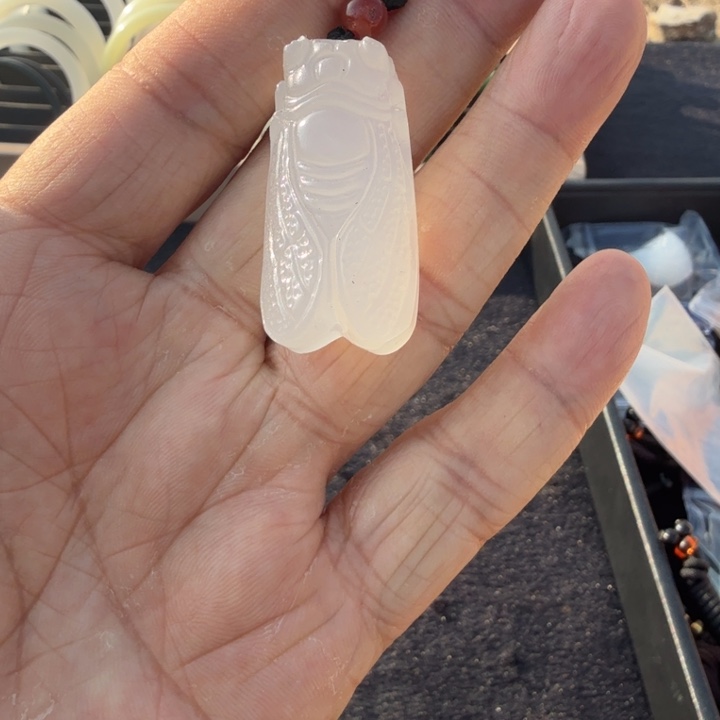 玉白灯泡一鸣惊人吊坠