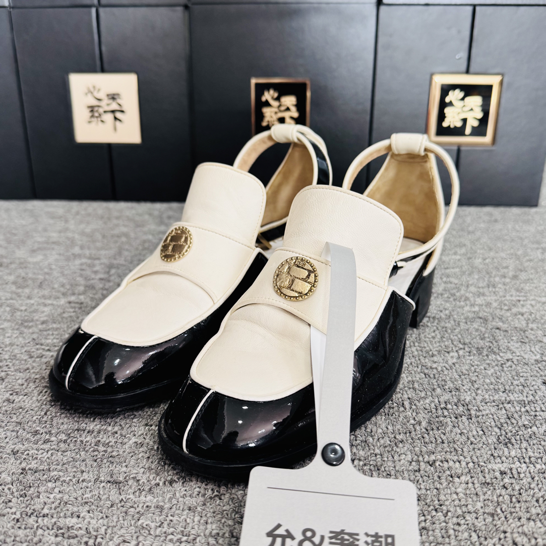 95新 Chanel/香奈儿 金标logo镂空玛丽珍鞋36.5码ysc3266