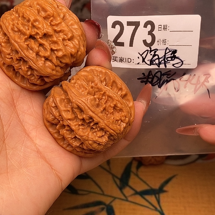 文玩核桃吊坠粗筋