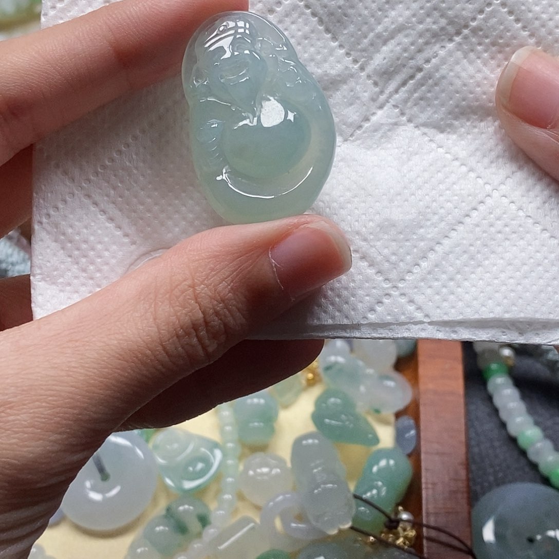 翡翠颈饰未镶嵌优****家闪